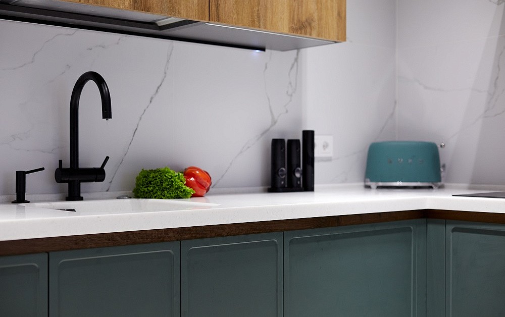 Умная кухня с интегрированным винным стеллажом