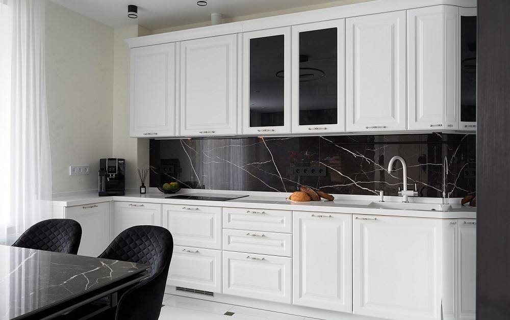 Классическая белая кухня победительницы акции «Дарим кухни» 