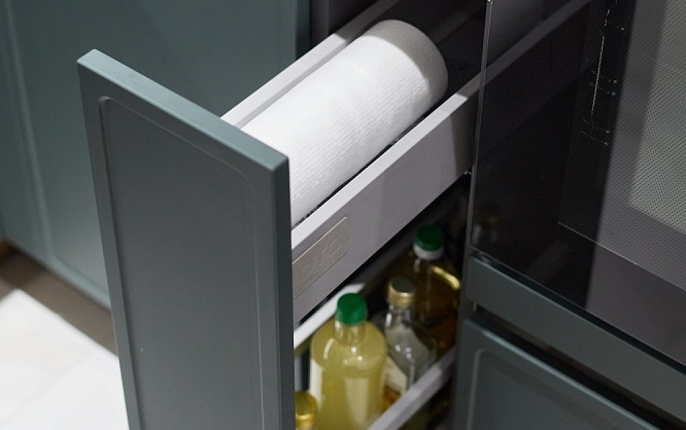 Умная кухня с интегрированным винным стеллажом