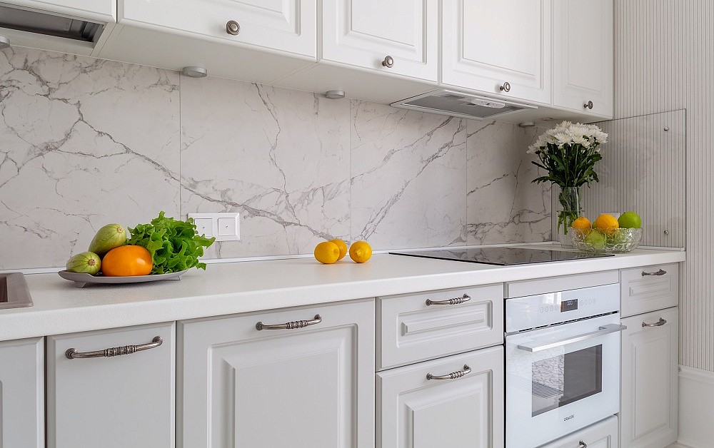 Кухня под потолок во французском стиле