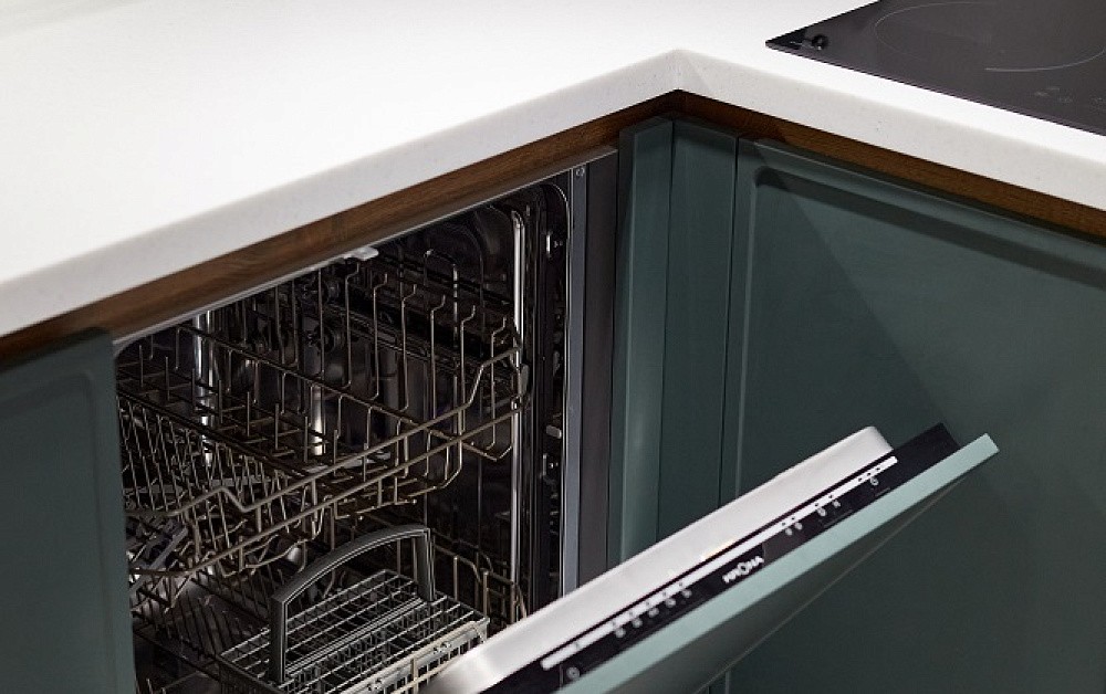 Умная кухня с интегрированным винным стеллажом