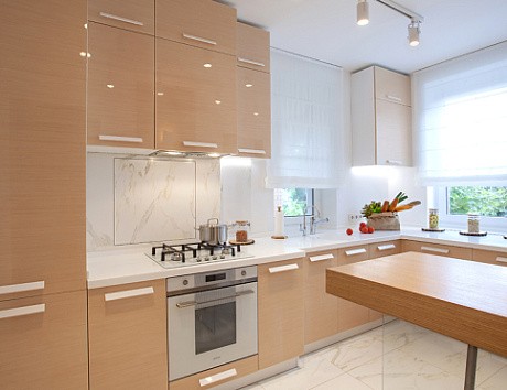 Бежевая кухня в Санкт-Петербурге