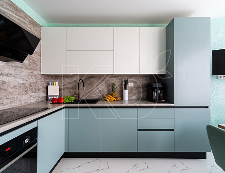 дизайн кухни в бело-зеленых тонах