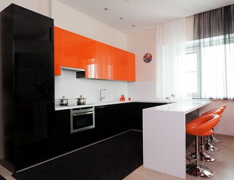 Современная кухня с барной стойкой