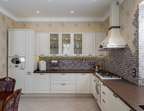 Светлая кухня в Екатеринбурге